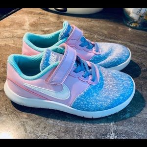 Nike Velcro tennis shoes